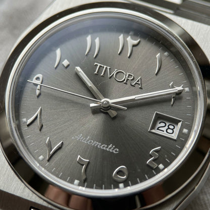 Élan Argent Steel Arabic Grey Dial – close-up