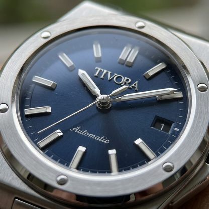 Vertex Argent Steel Azure Dial – close-up